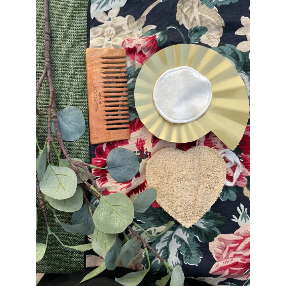 Beauty Kit - Heart Loofah + Makeup Removing Wipe + Wide Tooth Comb