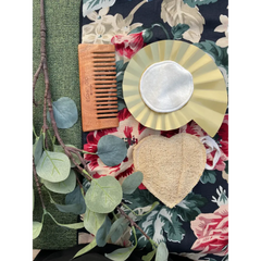 Beauty Kit - Heart Loofah + Makeup Removing Wipe + Wide Tooth Comb