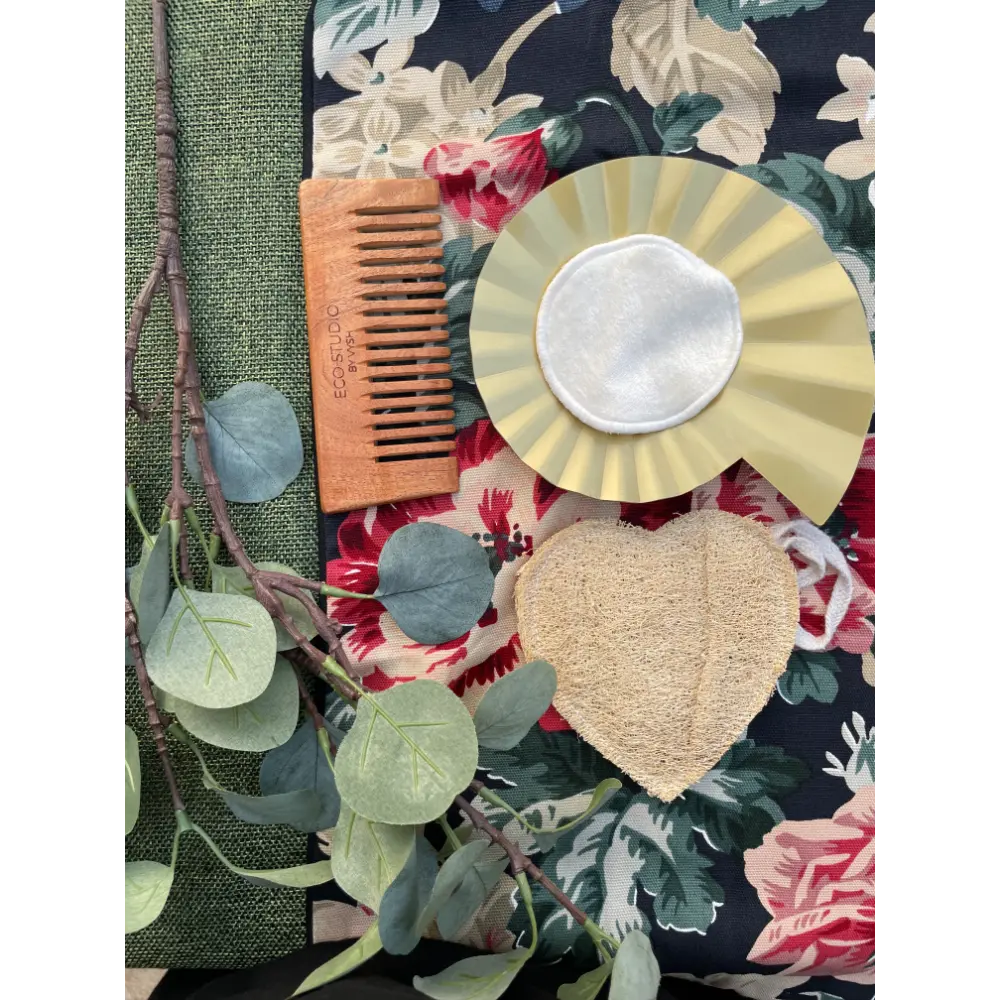 Beauty Kit - Heart Loofah + Makeup Removing Wipe + Wide Tooth Comb
