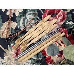 Family kit - 4 brushes + 4 Tongue cleaner ring + 2 bamboo straws + 2 SS straw + straw cleaner