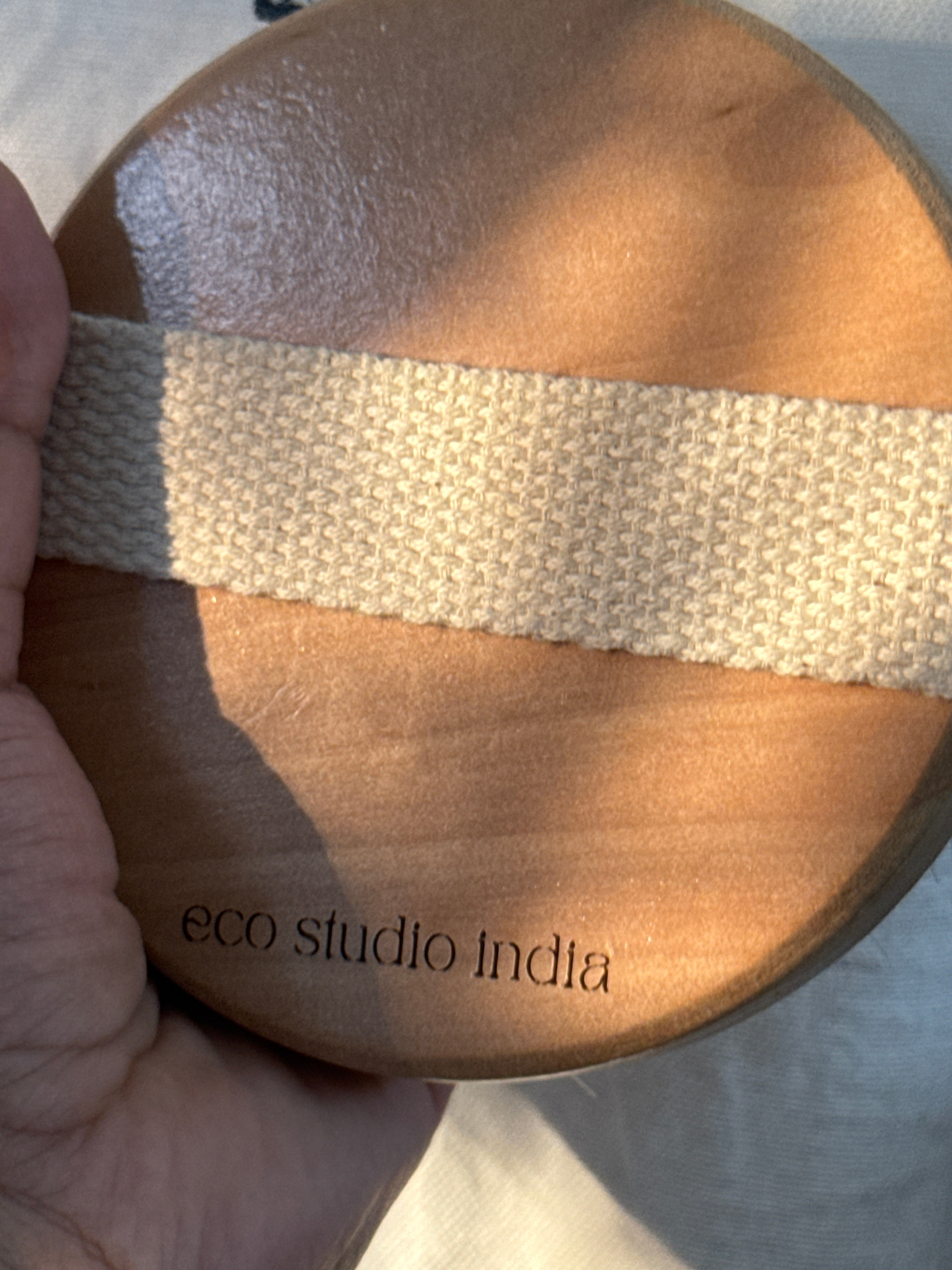 Round Dry Brush for Lymphatic drainage & Skin Exfoliation